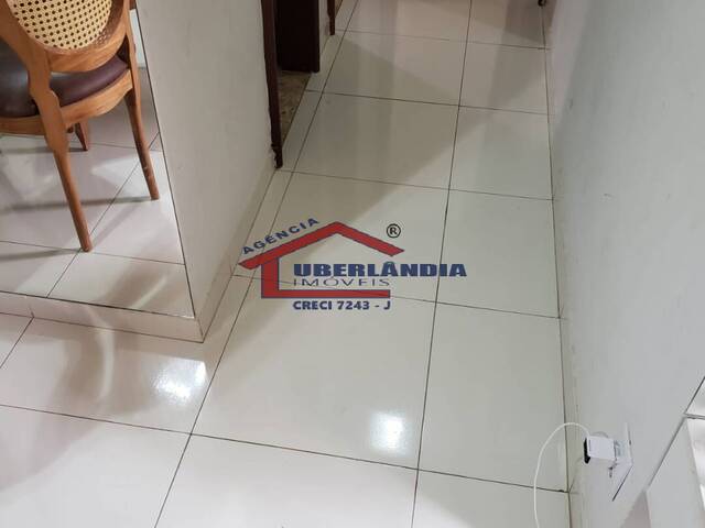 Apartamento para Venda em Uberlândia - 5