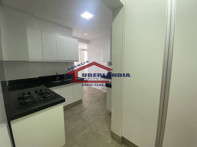 Apartamento para Venda em Uberlândia - 3