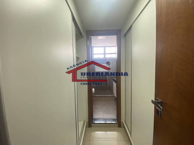 Apartamento para Venda em Uberlândia - 4